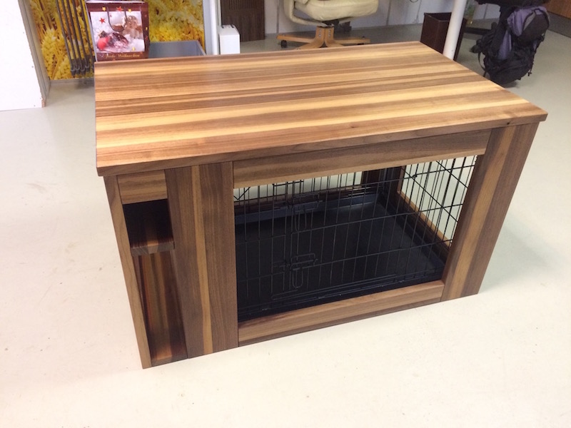 Wohnzimmertisch mit Hundek&auml;fig